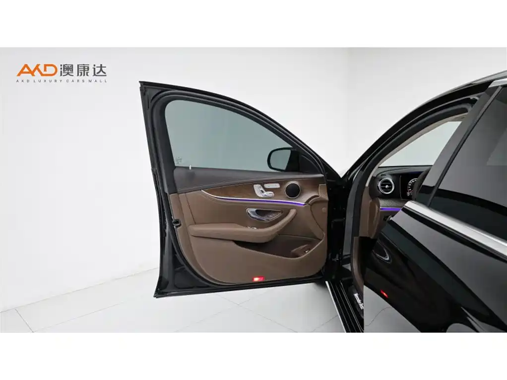 Mercedes-Benz E-Class — миниатюра 10