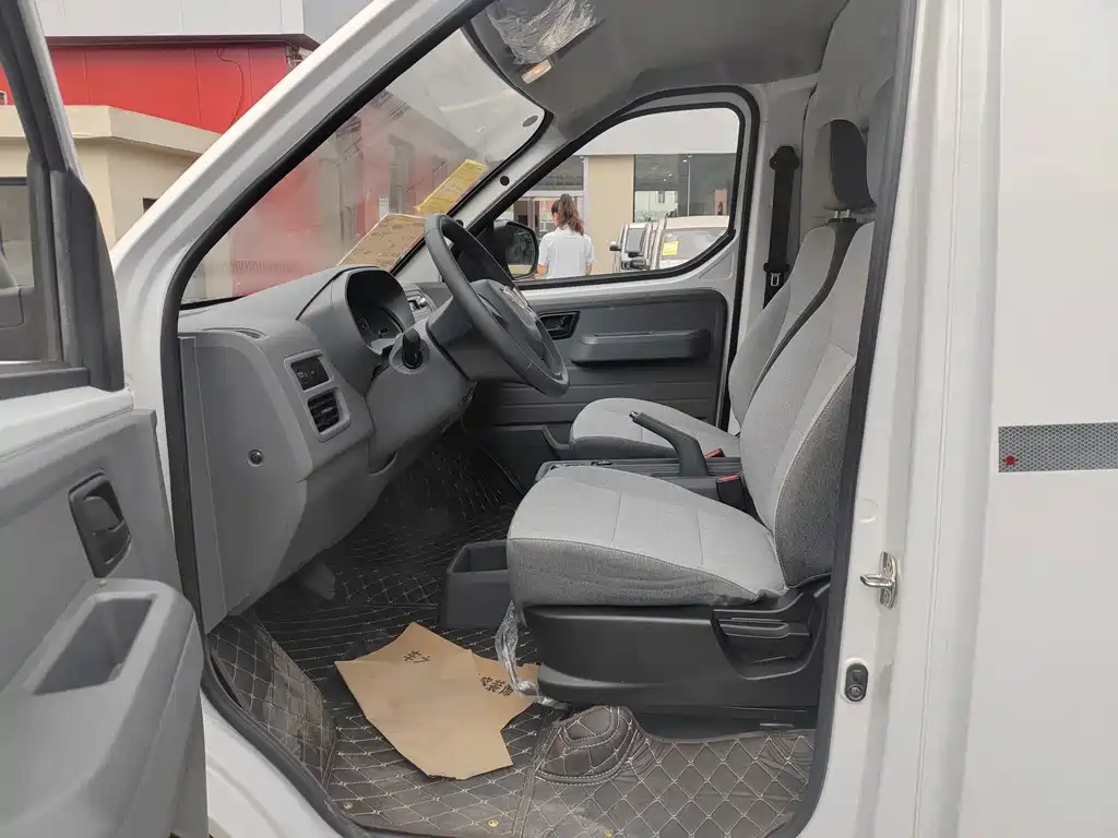 Wuling Yangguang — миниатюра 9