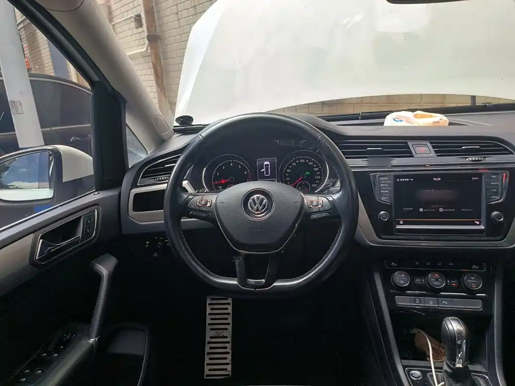 Volkswagen Touran — миниатюра 3