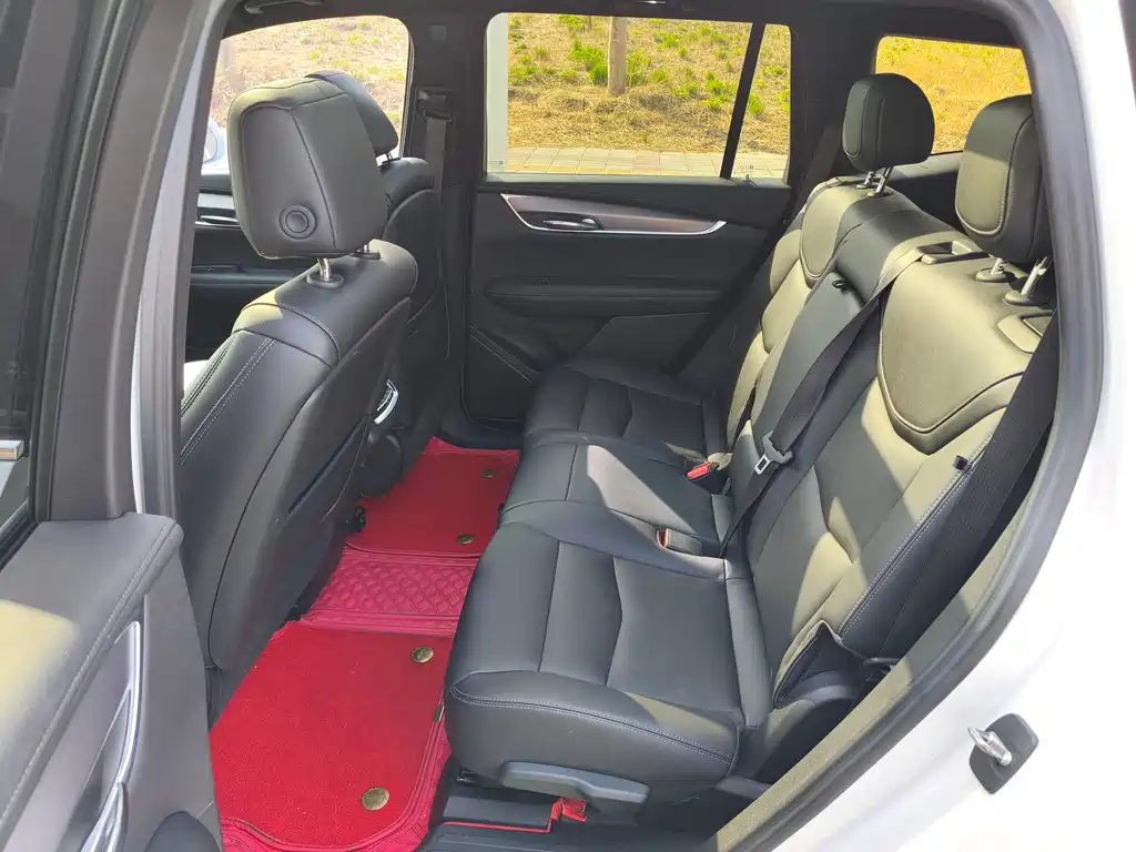 Cadillac XT6 2020 28T мест