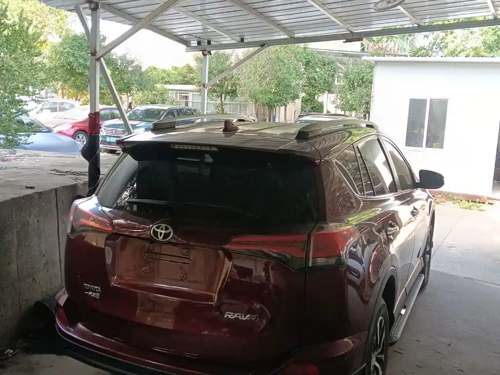 Toyota RAV4 — миниатюра 10
