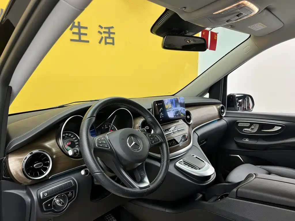 Mercedes-Benz V-Class — миниатюра 28