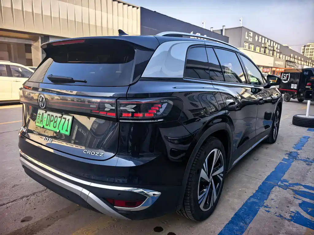 VOLKSWAGEN ID.6 CROZZ