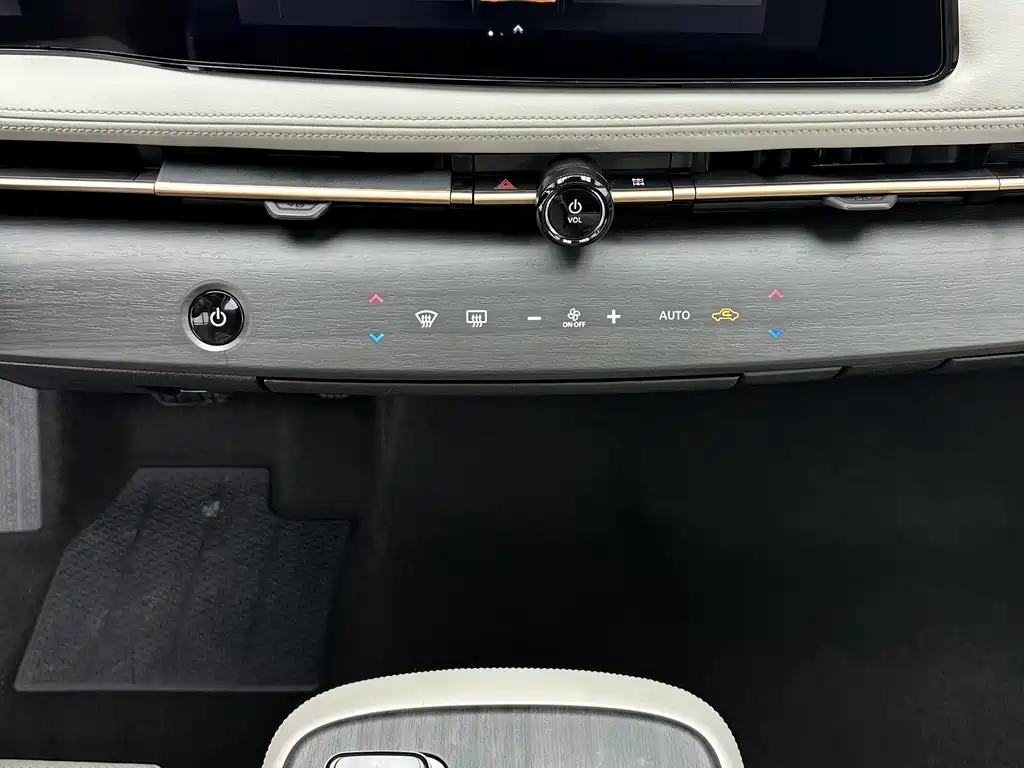 Nissan Ariya — миниатюра 15