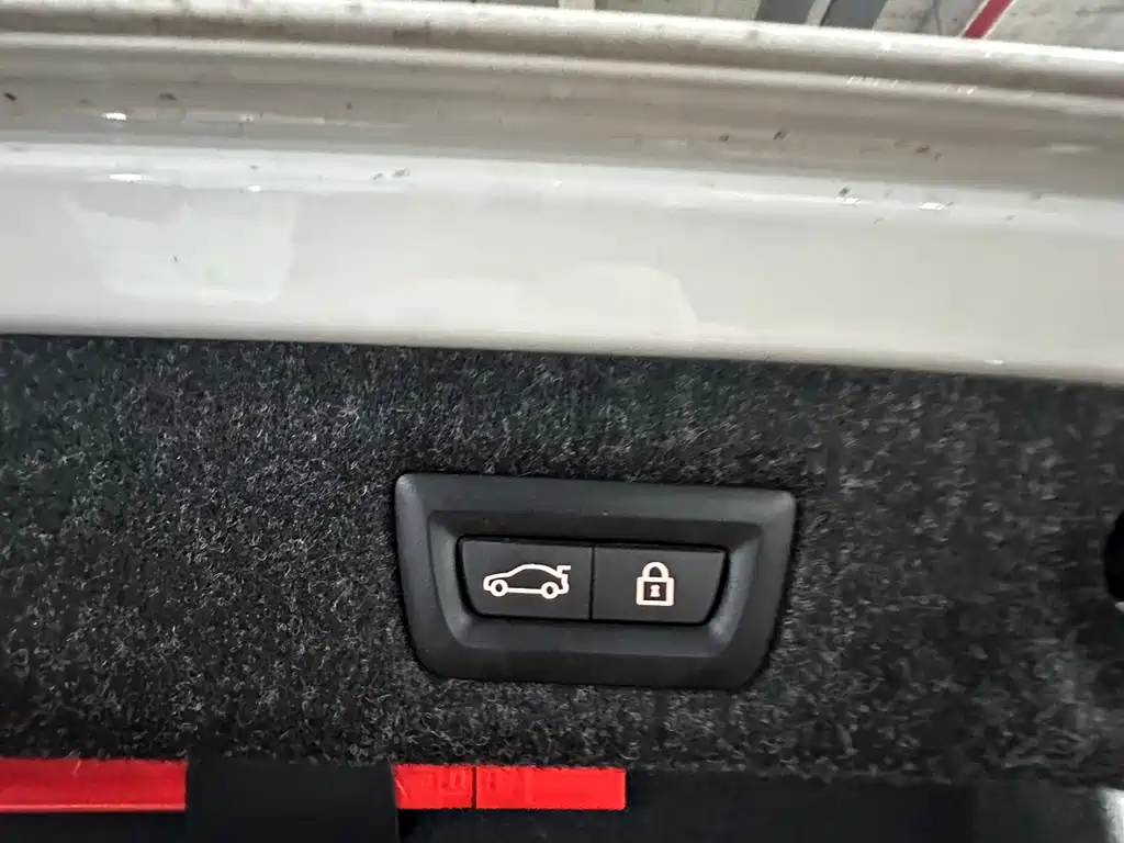 BMW 5 Series New Energy — миниатюра 8
