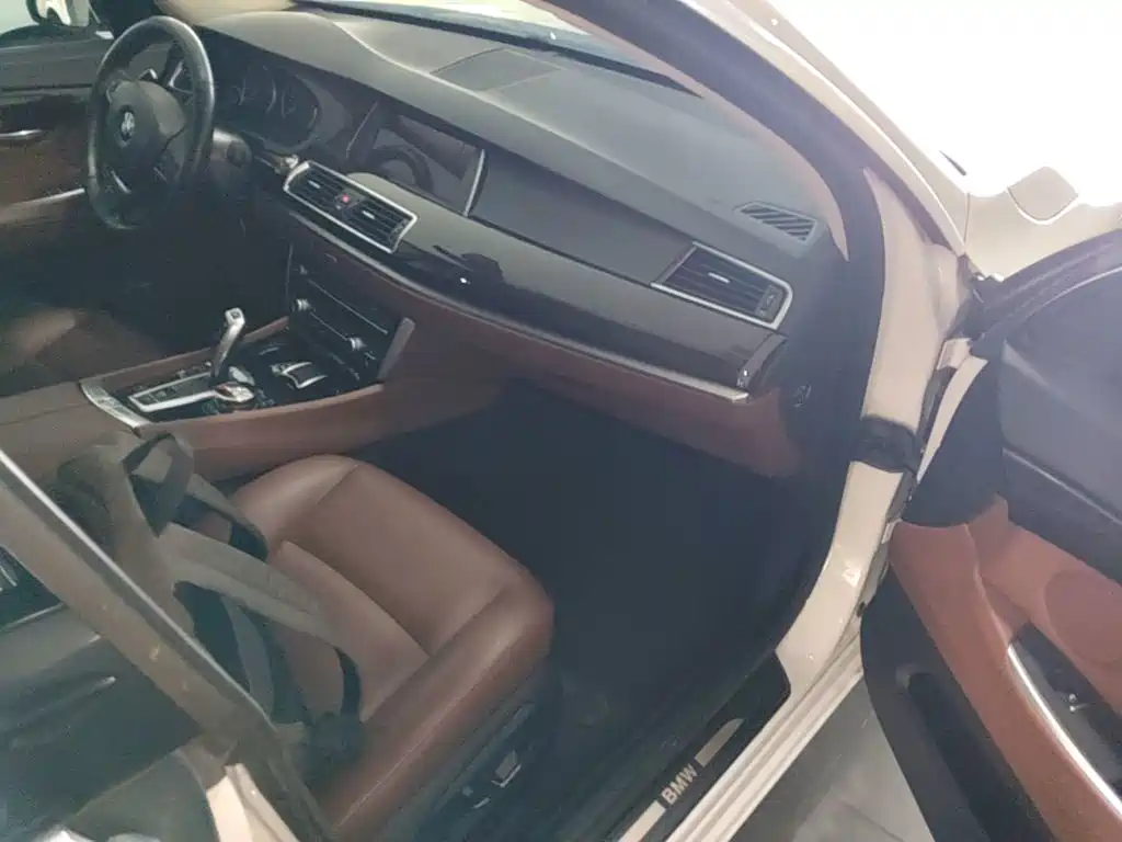 BMW 5 Series GT — миниатюра 9