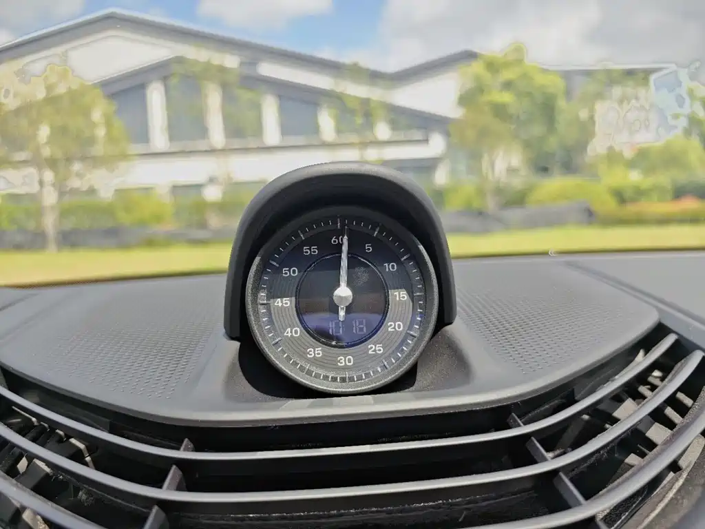Porsche Taycan — миниатюра 14