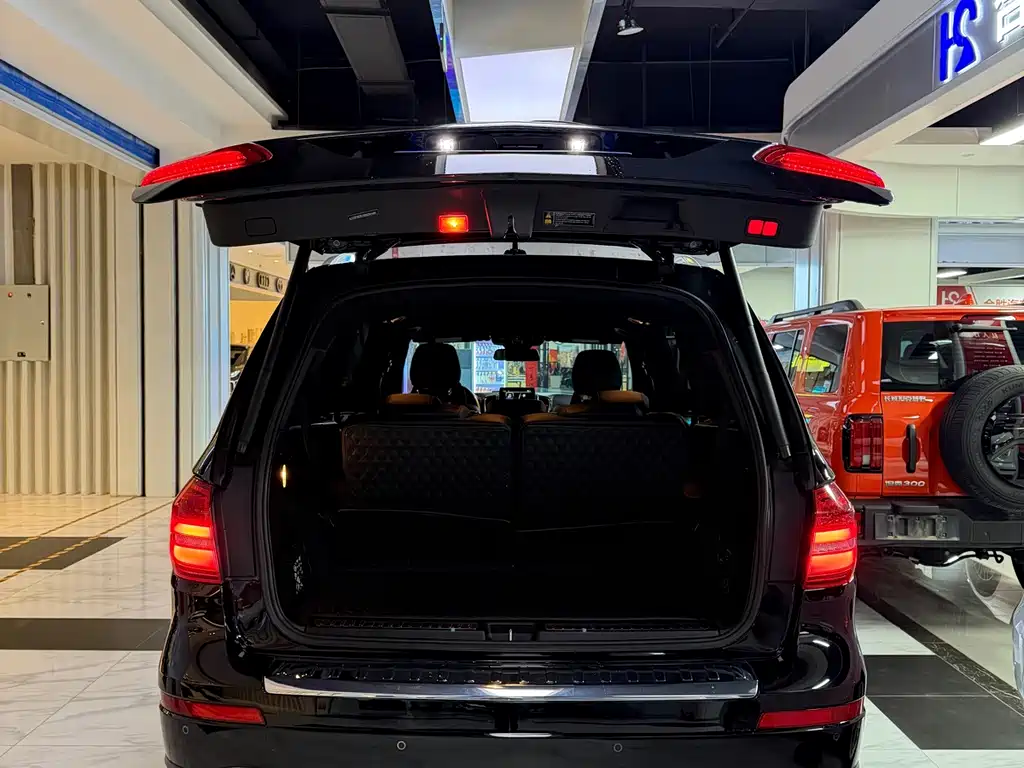Mercedes-Benz GLS — миниатюра 10