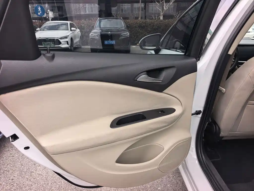 Buick Verano — миниатюра 12