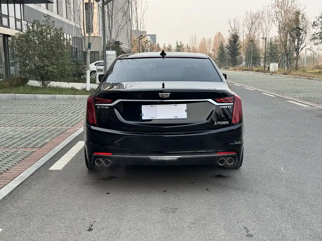 CADILLAC CT6
