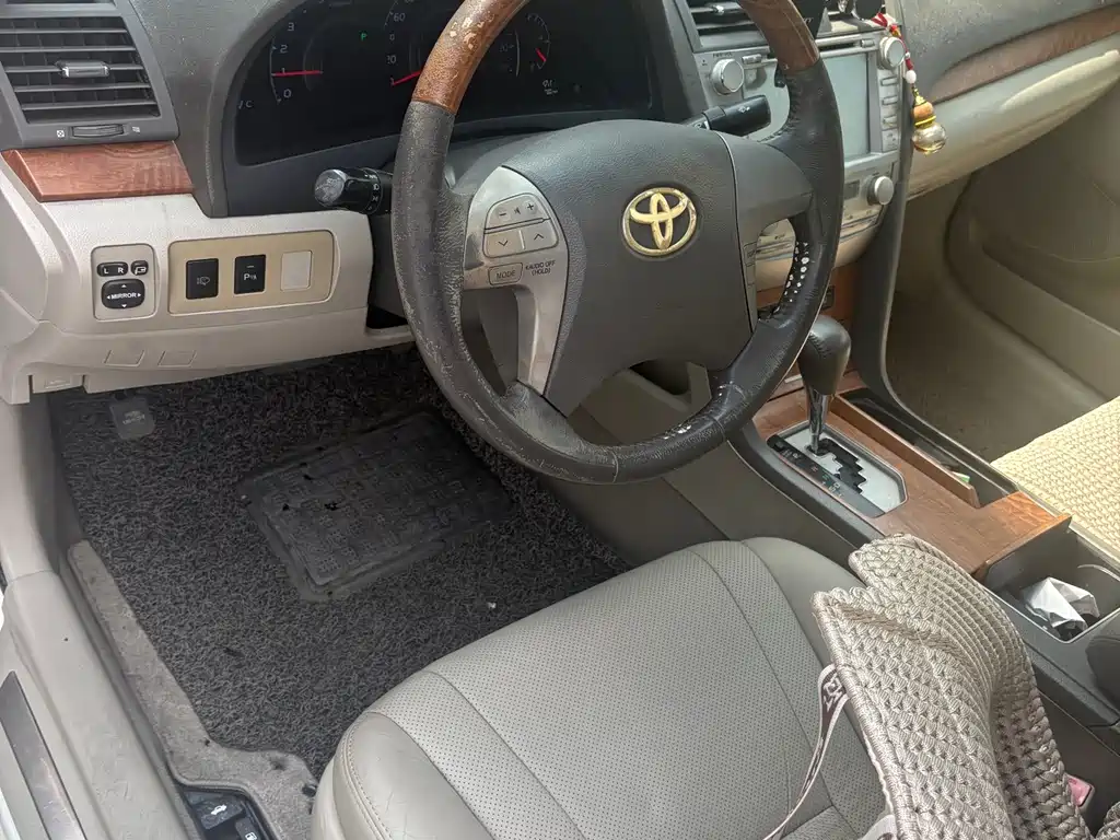 Toyota Camry — миниатюра 3