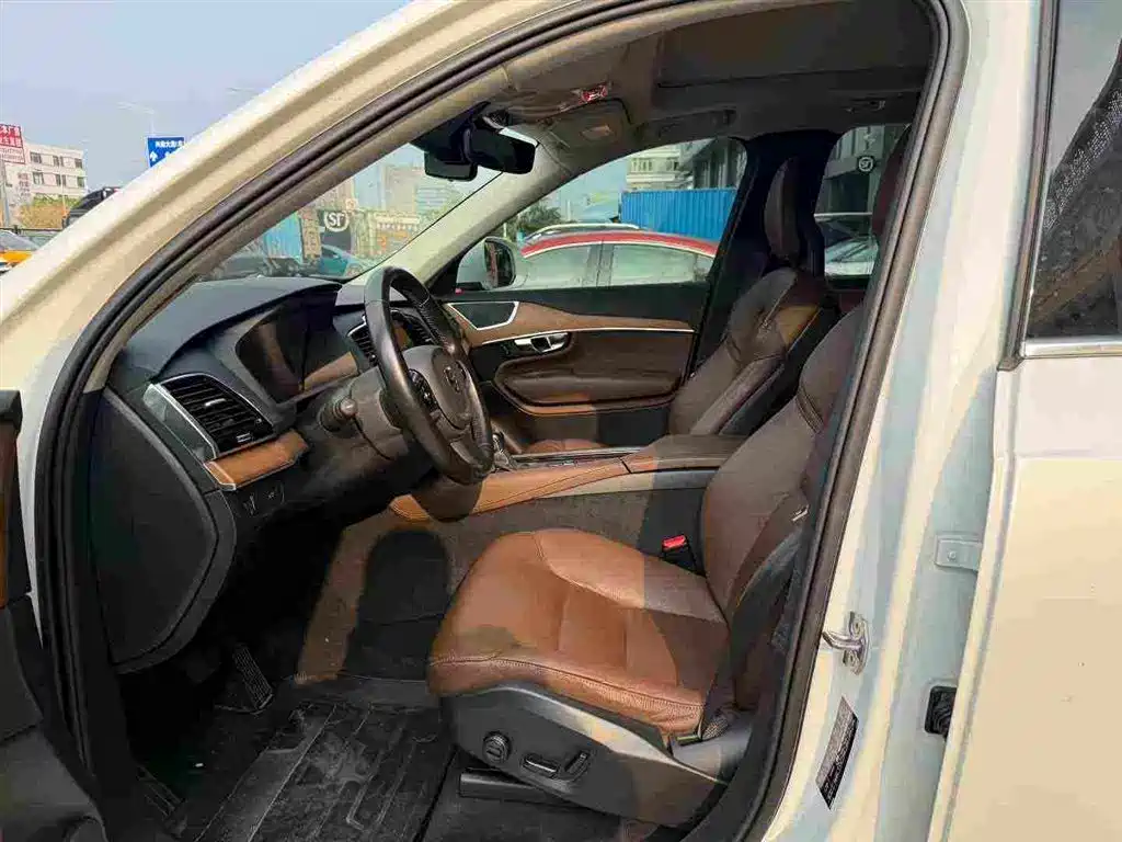 Volvo XC90 — миниатюра 3