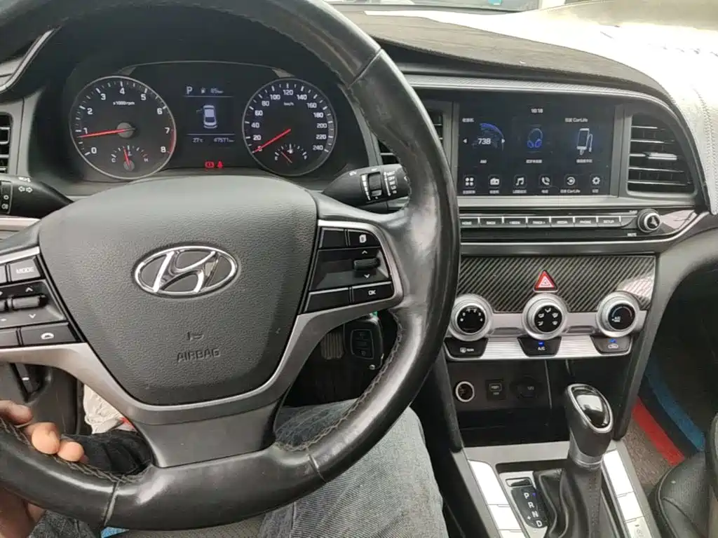 Hyundai Elantra — миниатюра 10