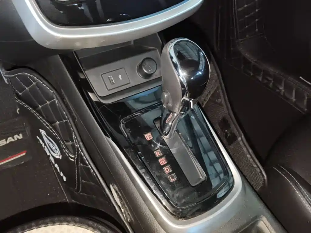 Nissan Tiida — миниатюра 14