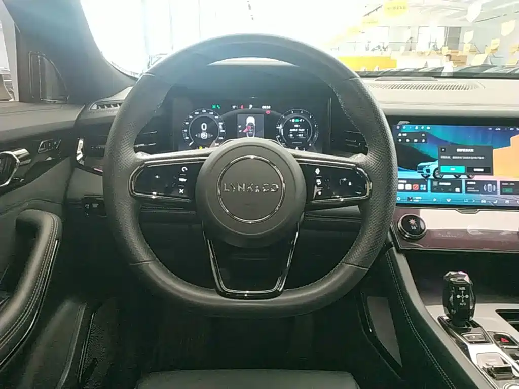 Lynk & Co 09 — миниатюра 11