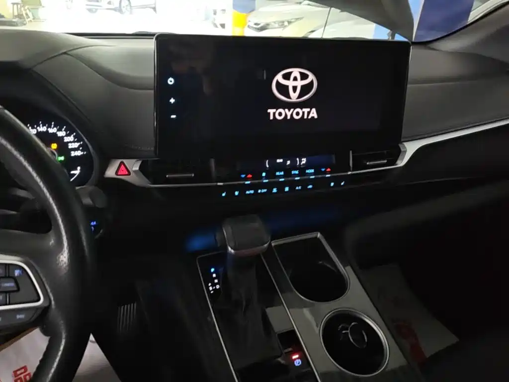 Toyota Sienna — миниатюра 13