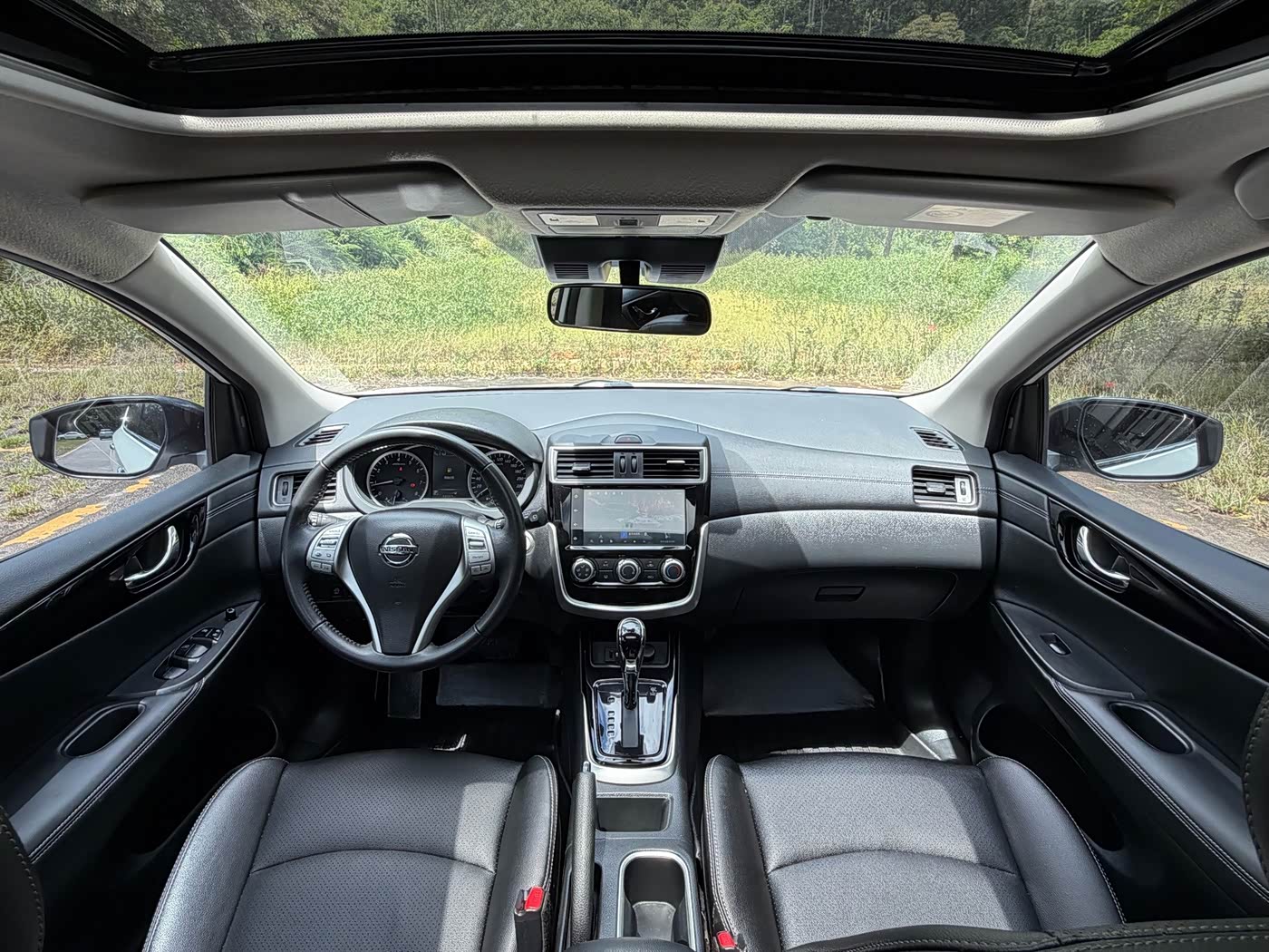 Nissan Tiida 1.6 л 2021 г. Белый, пробег 50000 км