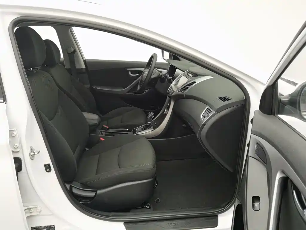 Hyundai Elantra Langdong — миниатюра 23