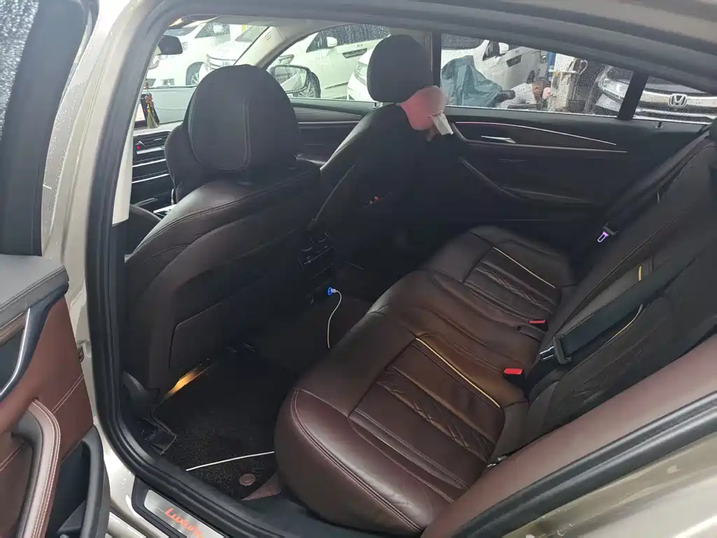 BMW 5 Series — миниатюра 5