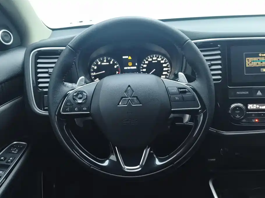 MITSUBISHI OUTLANDER