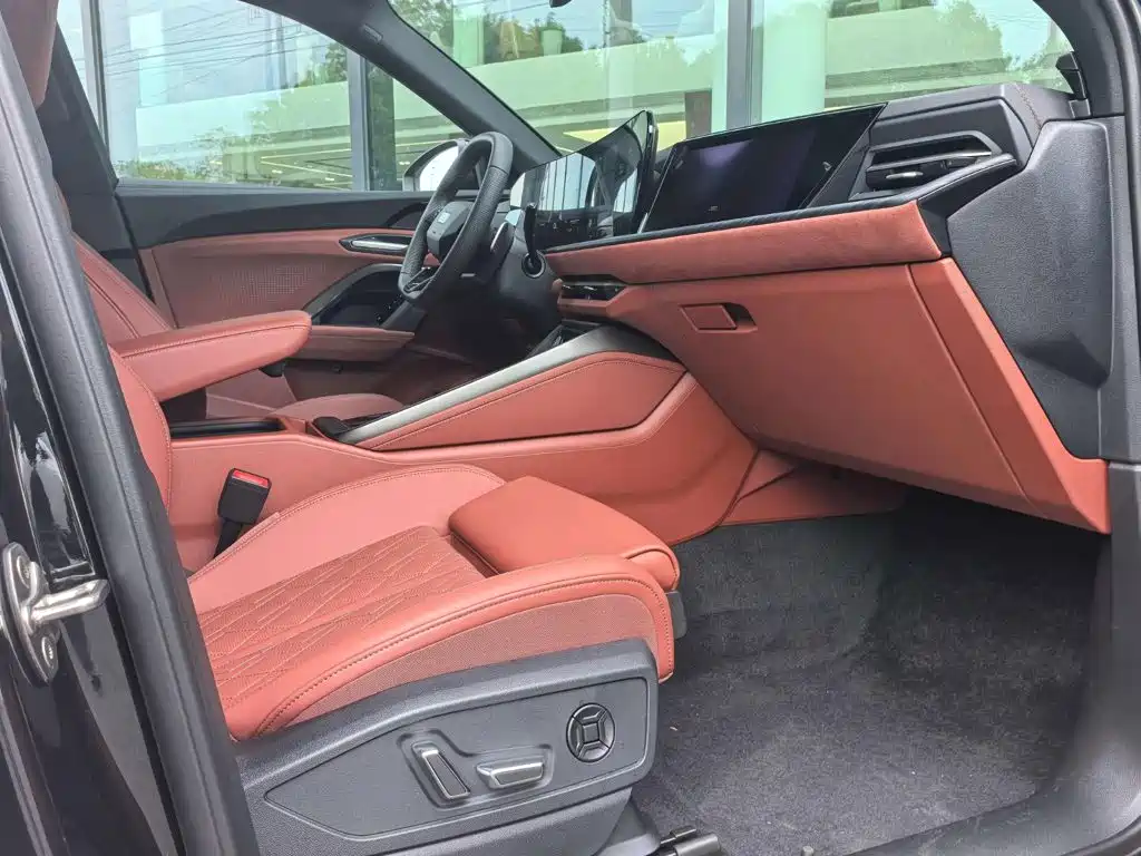 Audi Q5L — миниатюра 13