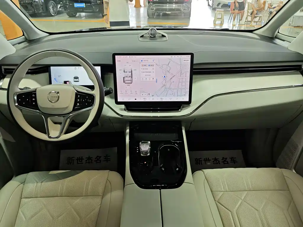 Volvo EM90 — миниатюра 7