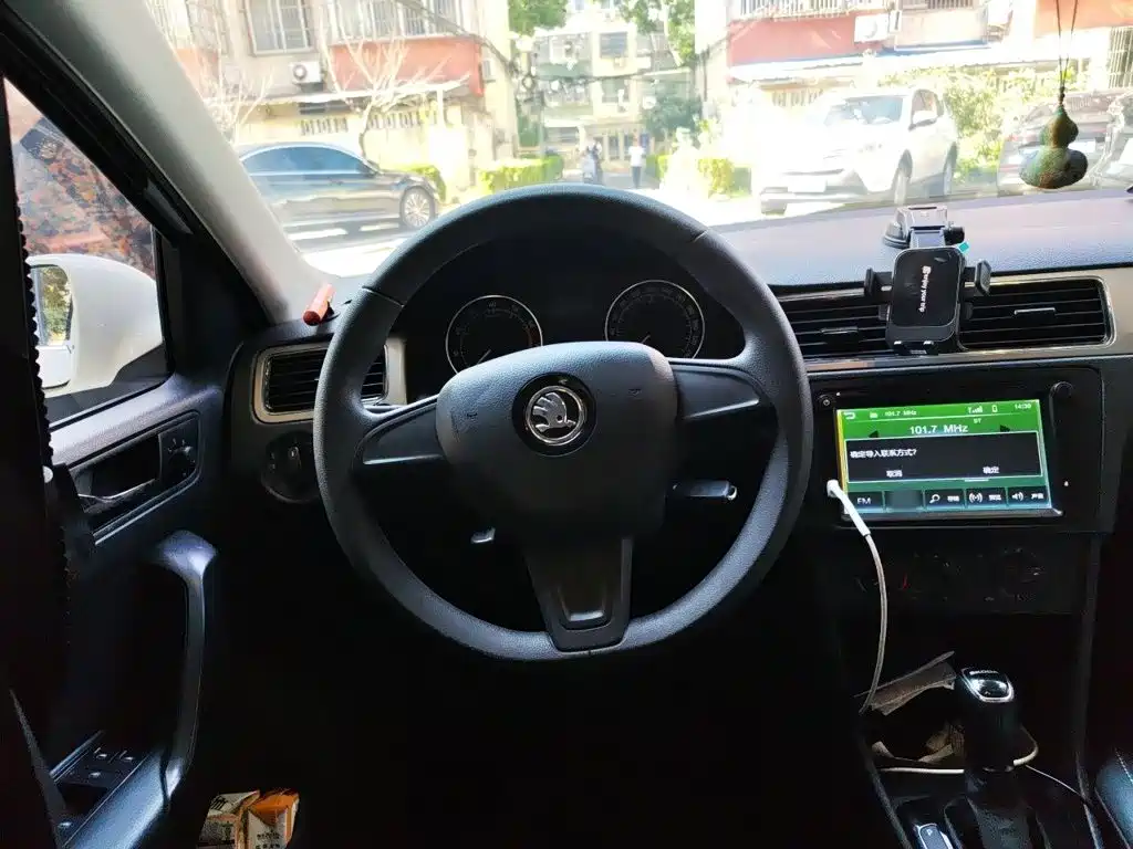 Skoda Rapid Spaceback — миниатюра 3