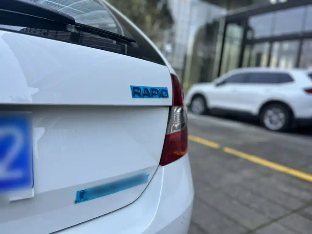 Skoda Rapid Spaceback — миниатюра 15