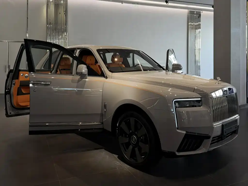 Rolls-Royce Cullinan 2026 6.7T AT