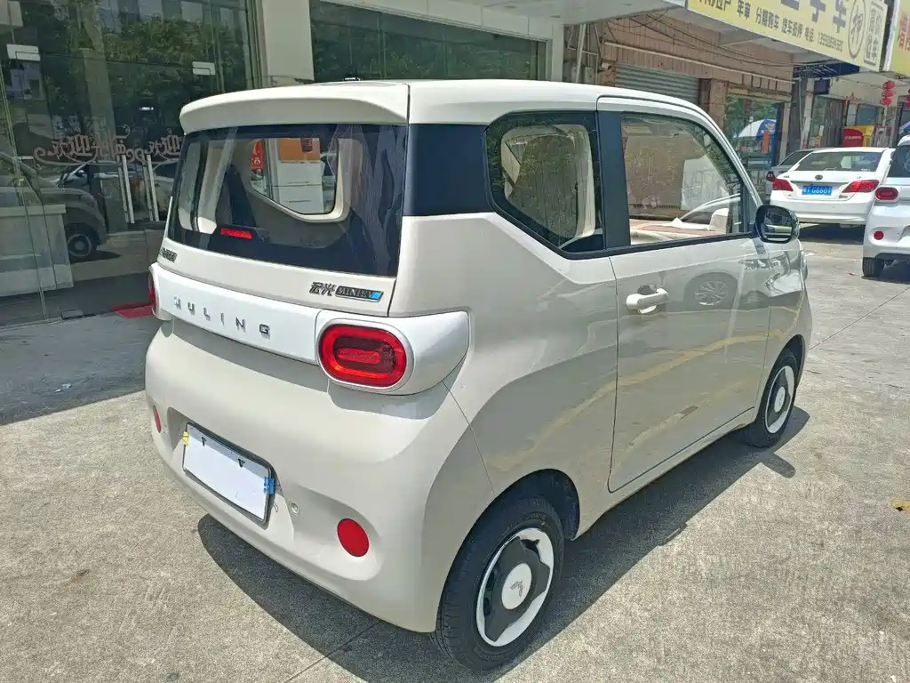 Wuling MINIEV — миниатюра 11