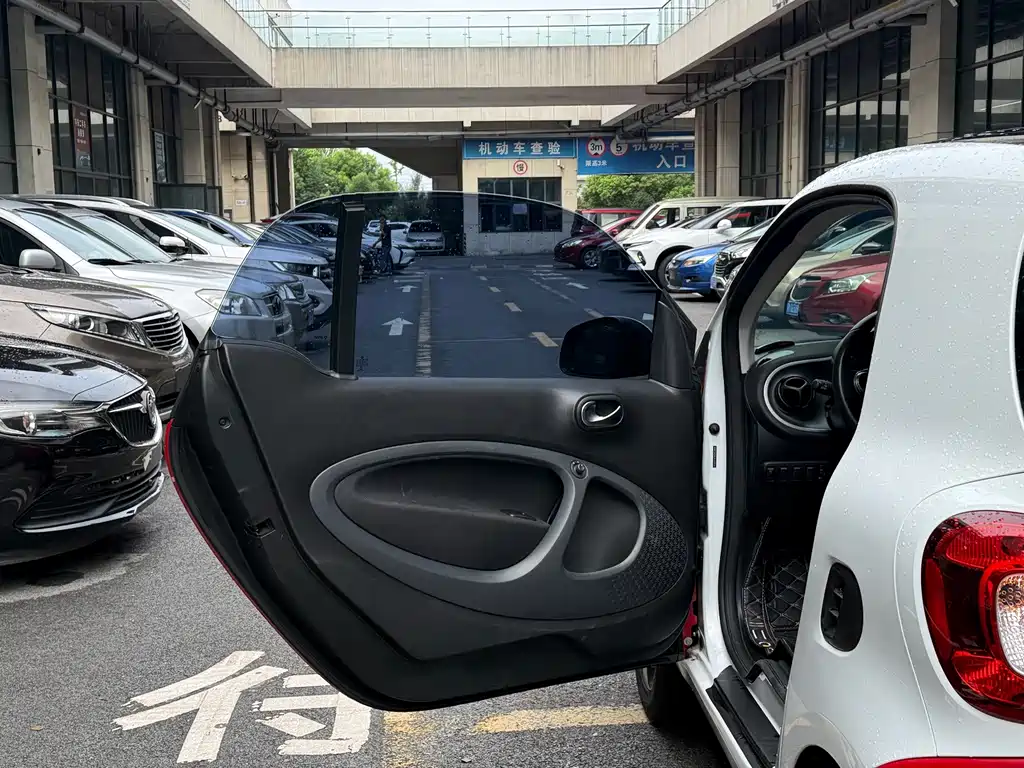 smart Smart Fortwo — миниатюра 11