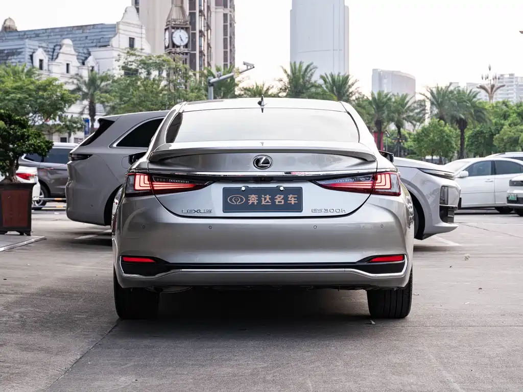 Lexus ES — миниатюра 5