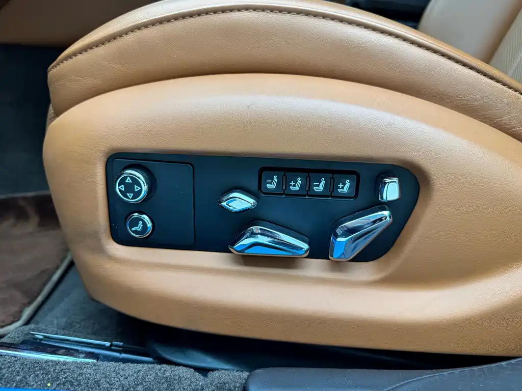Bentley Flying Spur — миниатюра 18