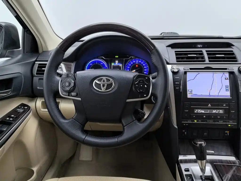 Toyota Camry — миниатюра 11