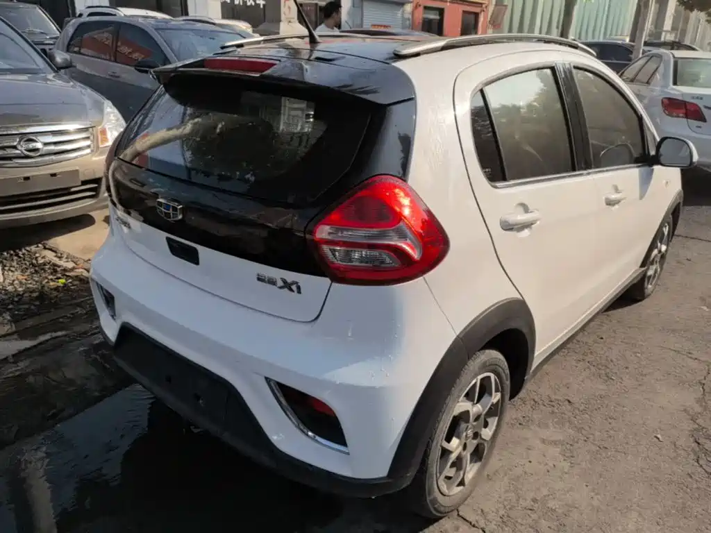Geely Vision X1 — миниатюра 7
