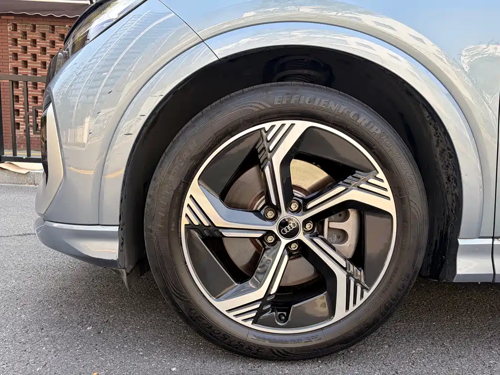 Audi Q4 e-tron — миниатюра 4