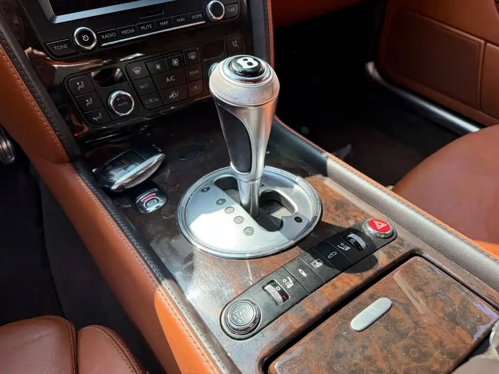 Bentley Flying Spur — миниатюра 9