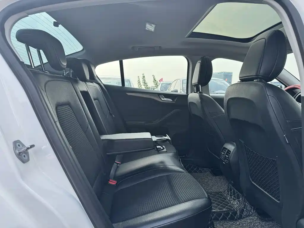Ford Focus 2020 EcoBoost 180 AT
