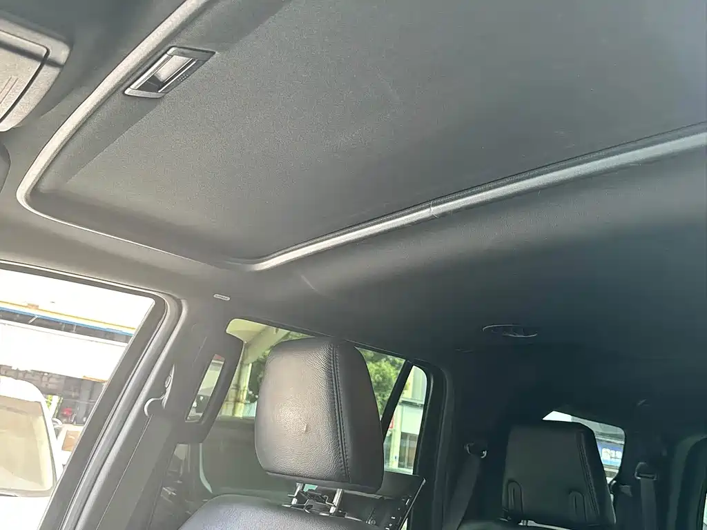 Lincoln Navigator — миниатюра 13