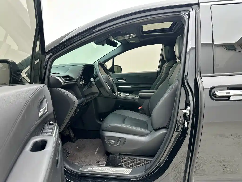 Toyota Sienna — миниатюра 9