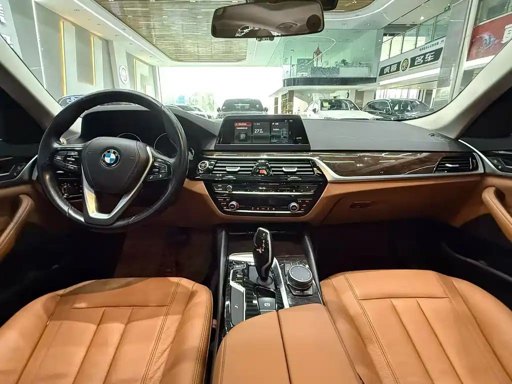 BMW 5 Series — миниатюра 9