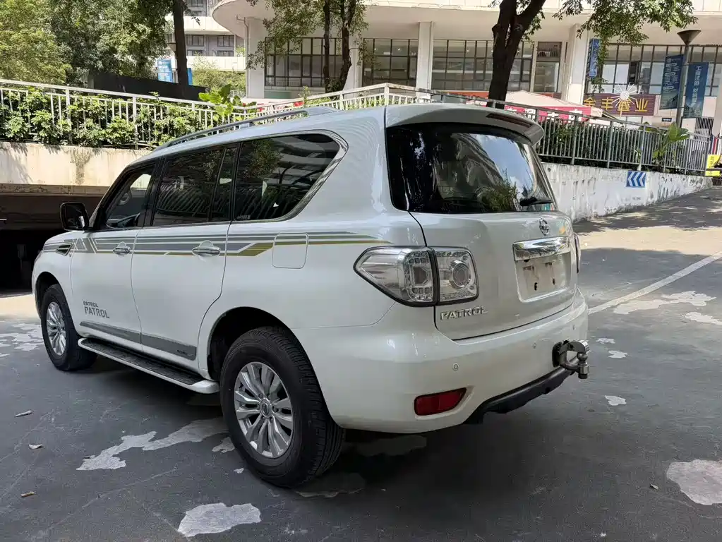 Nissan Patrol — миниатюра 16