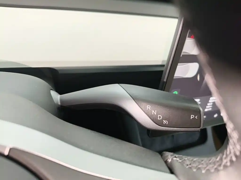 Tesla Model Y — миниатюра 14