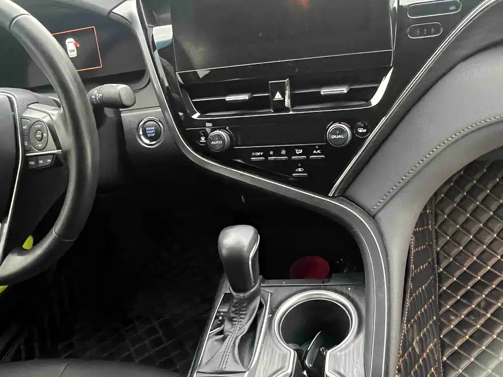 Toyota Camry — миниатюра 12