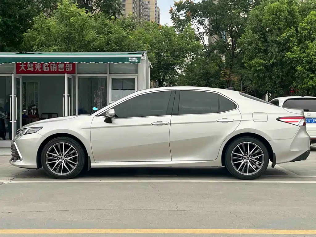 Toyota Camry — миниатюра 3