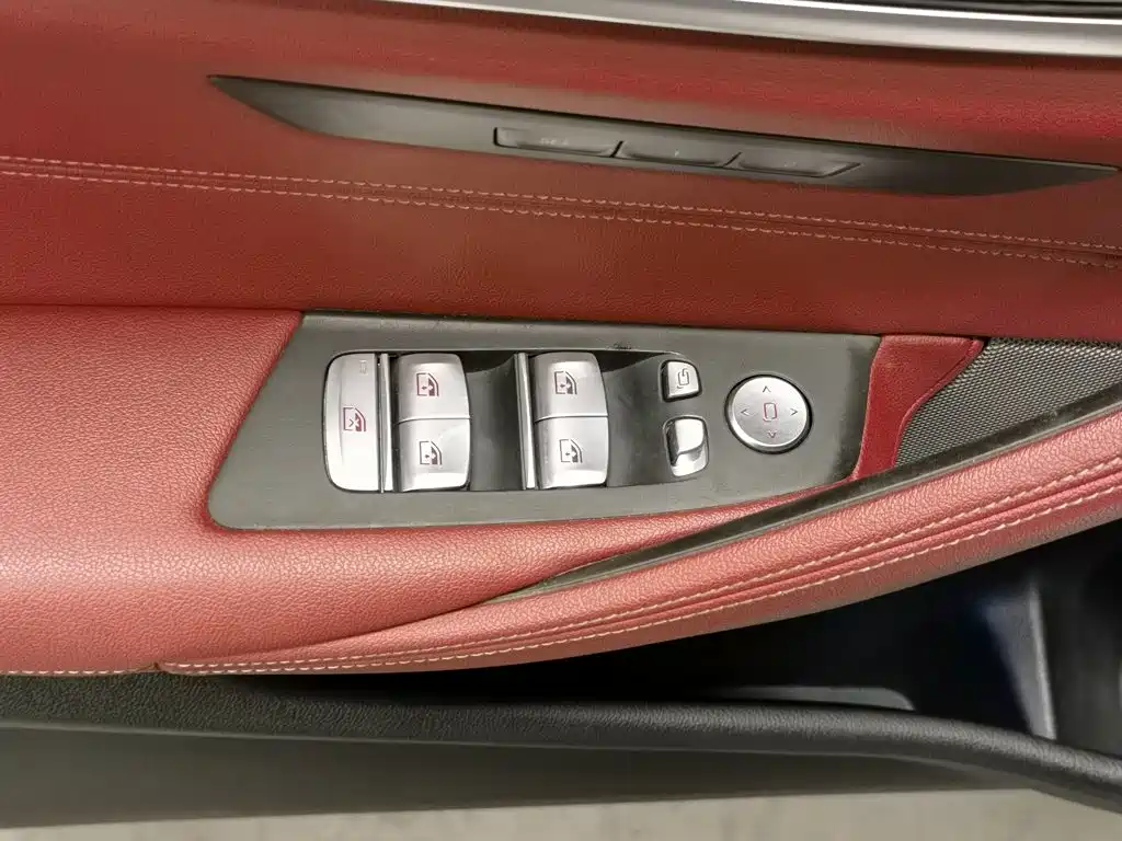 BMW 5 Series — миниатюра 9