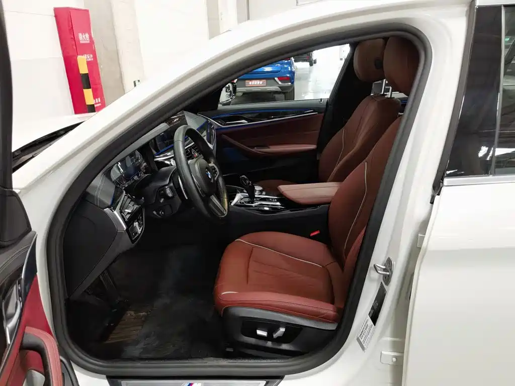BMW 5 Series — миниатюра 10