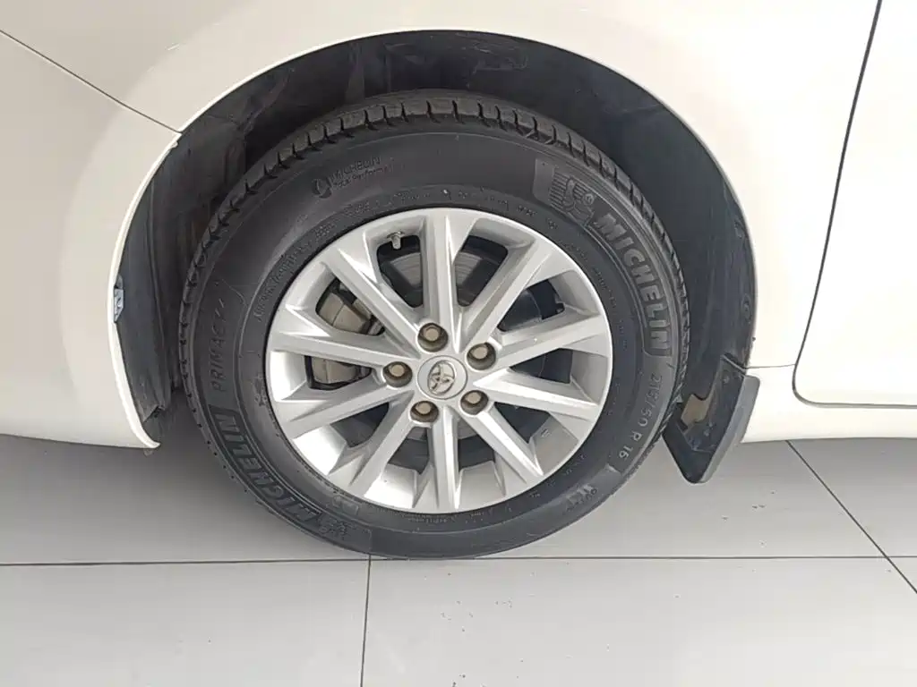 Toyota Camry — миниатюра 23
