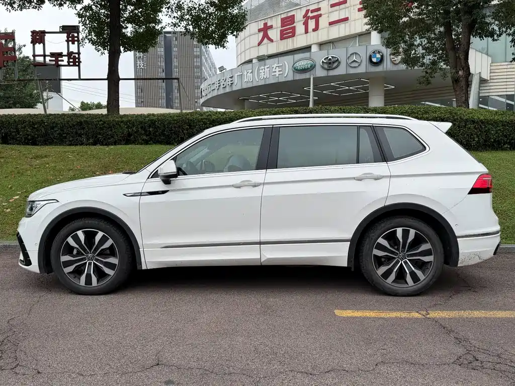 Volkswagen Tiguan L — миниатюра 3
