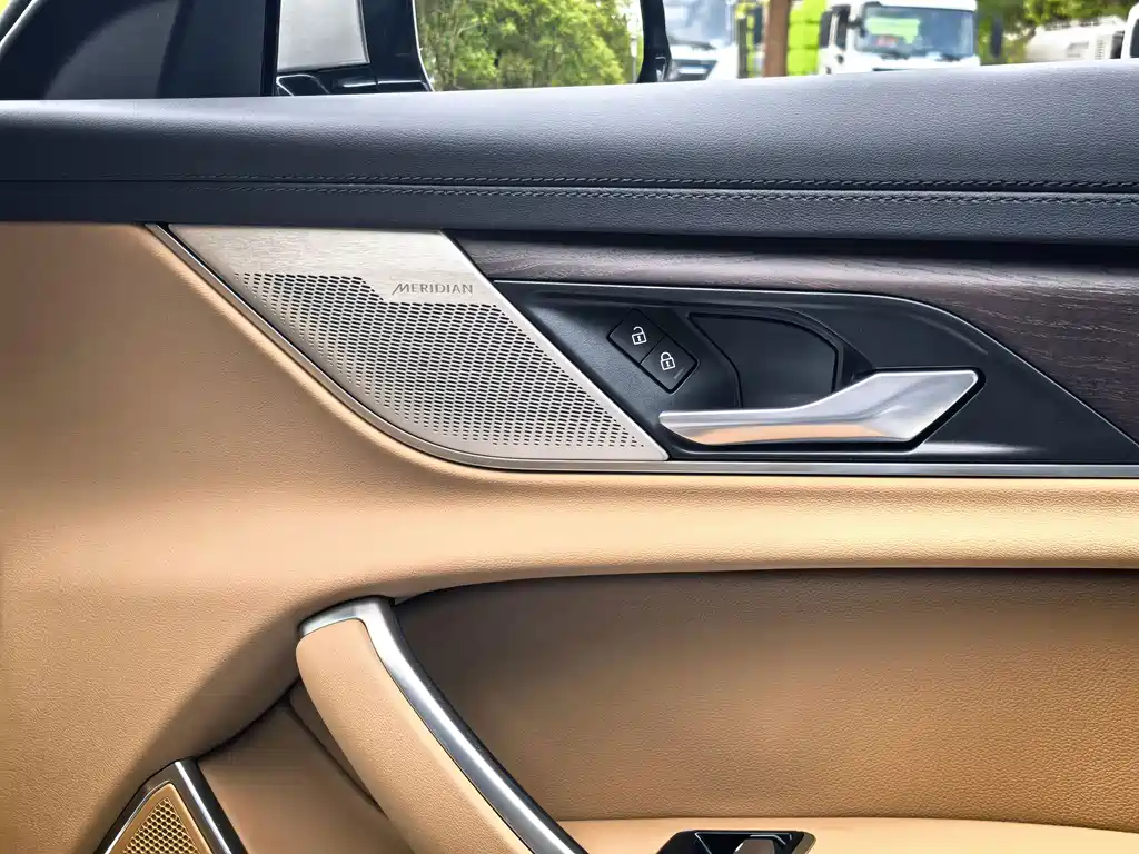 Jaguar XFL — миниатюра 15